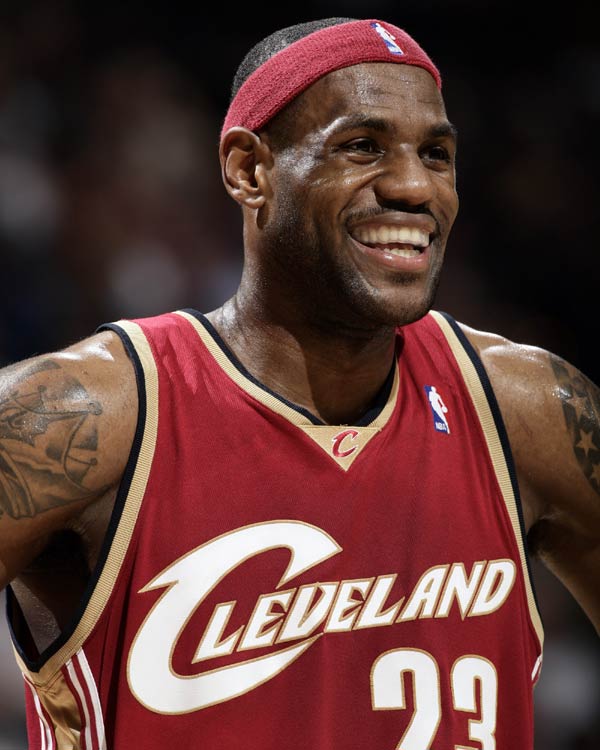 能否终结勒沃库森连续37场德甲客场不败？拜仁近8场主场全胜（主场8连胜的拜仁，能否打破勒沃库森德甲客场37场不败？）