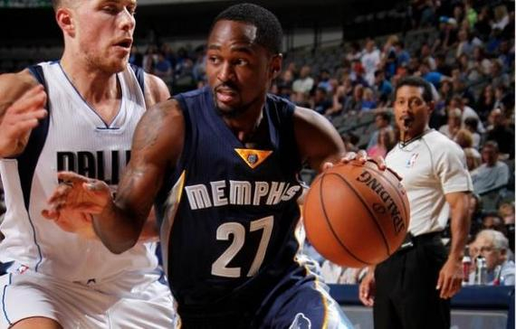 “封神”助力续航绿茵梦想，新鹏城与台铃举行车辆交付仪式（封神加持续航绿茵征程，台铃携手新鹏城完成车辆交付）