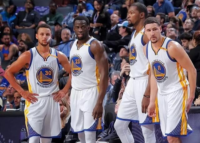 被赠送云达不莱梅印有8号的球衣，克罗斯：这是合同报价吗（获赠云达不莱梅8号战袍，克罗斯调侃：这算报价吗？）