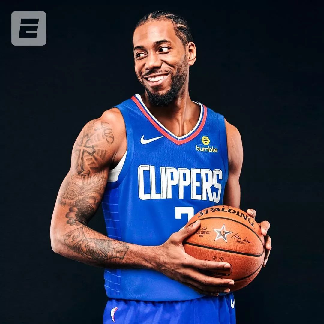 美记：快船休赛期引援失败，坐拥“顶配”阵容却不得不用新人（美媒：快船休赛期补强失利，豪华阵容仍被迫启用新人）