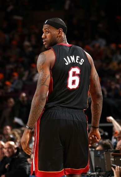 安迪·卡罗尔惊叹切赫神扑，创英格兰足球史经典瞬间（安迪·卡罗尔惊呼切赫神级扑救，一幕载入英格兰足坛史册）