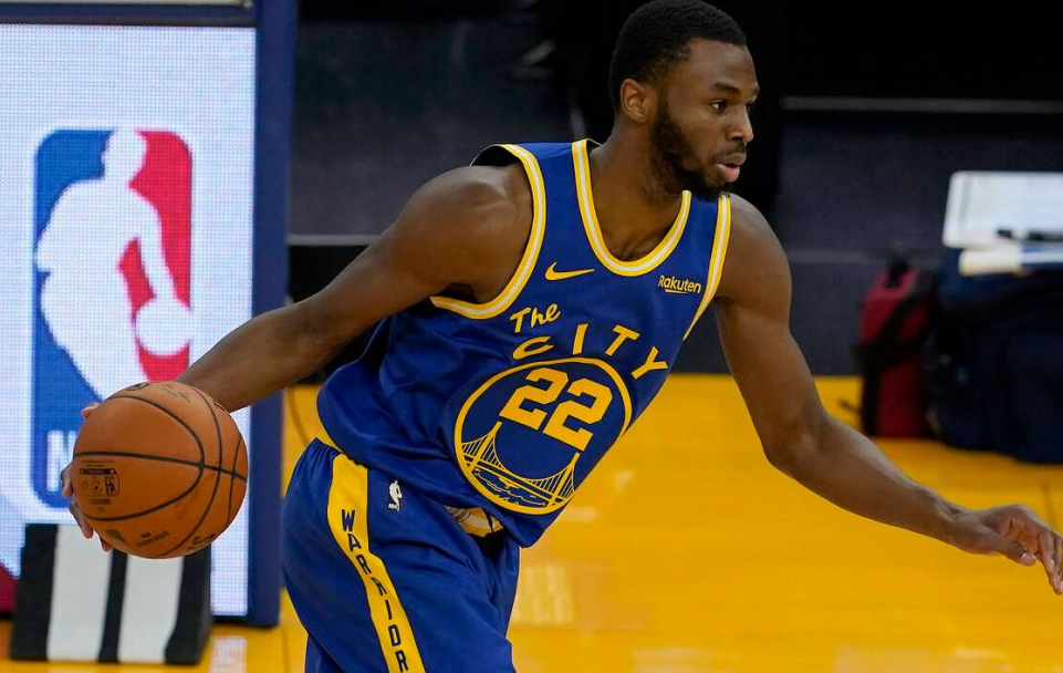 杨晨对话施拉普纳：中国球员不该只为钱踢球，留洋从乙级开始（杨晨与施拉普纳谈中国球员：别只为钱踢球，留洋应从乙级起步）