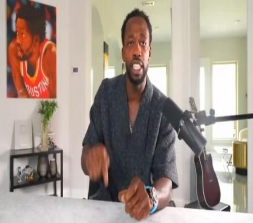 AC米兰主场3-2逆转都灵，40岁魔笛全场发挥，助力球队重返榜首，展现强大实力与斗志。（AC米兰3-2主场翻盘都灵，40岁魔笛统治全场，红黑军团重返榜首）