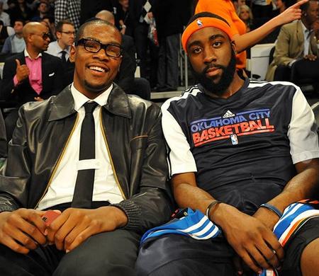 鲍队：来支持了助攻回礼了解一下 🏆❤️（鲍队报到：支持到位，助攻回礼奉上 🏆❤️）