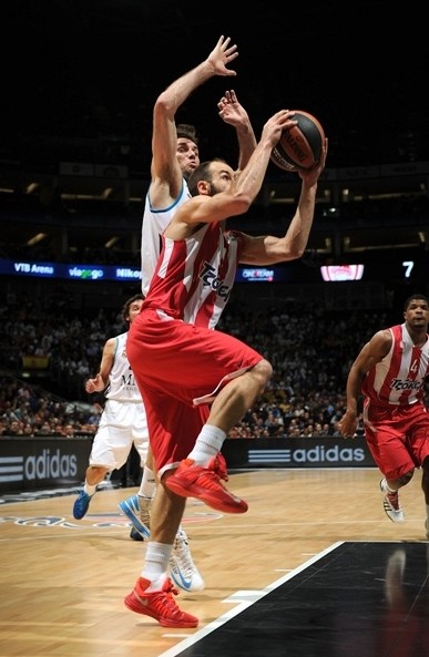 国际米兰vs利物浦全场数据：射门数6-8，控球率五五开（国际米兰对利物浦全场统计：射门6比8，控球势均力敌）