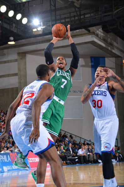 圣地亚哥：我一直受脚踝伤势困扰，这让我无法发挥出100%实力（圣地亚哥坦言脚踝伤势未愈，难以发挥100%状态）